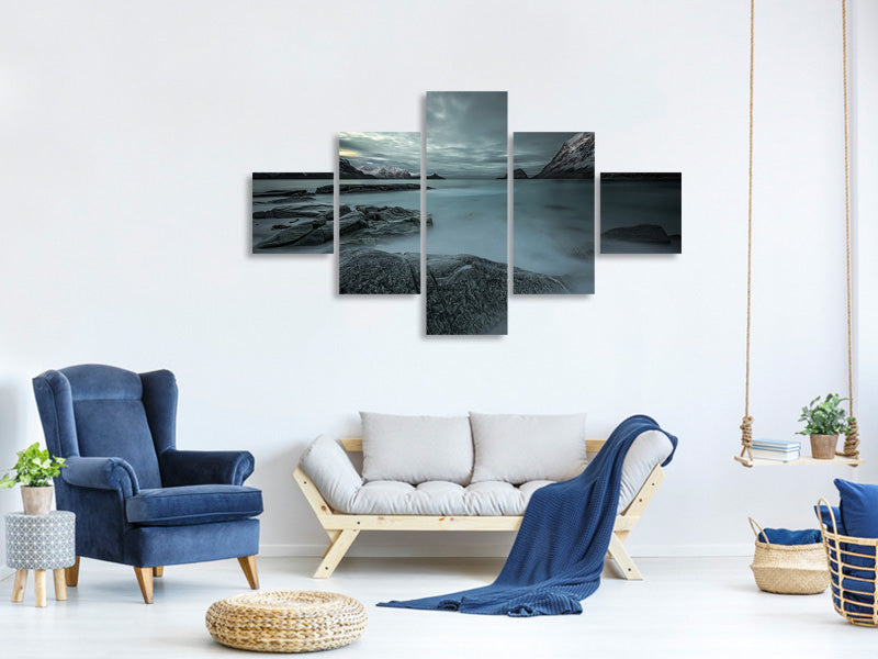 5-piece-canvas-print-a-look-from-the-past-or-from-the-future